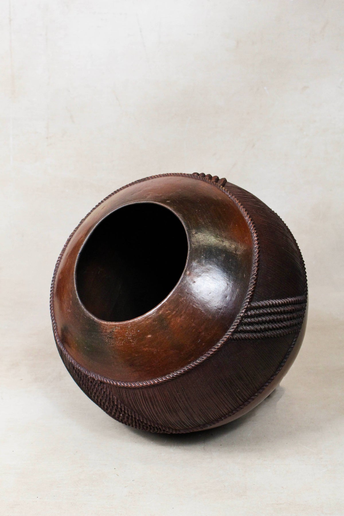Zulu Pot Extra Large – Textured Geometric Band in Brown