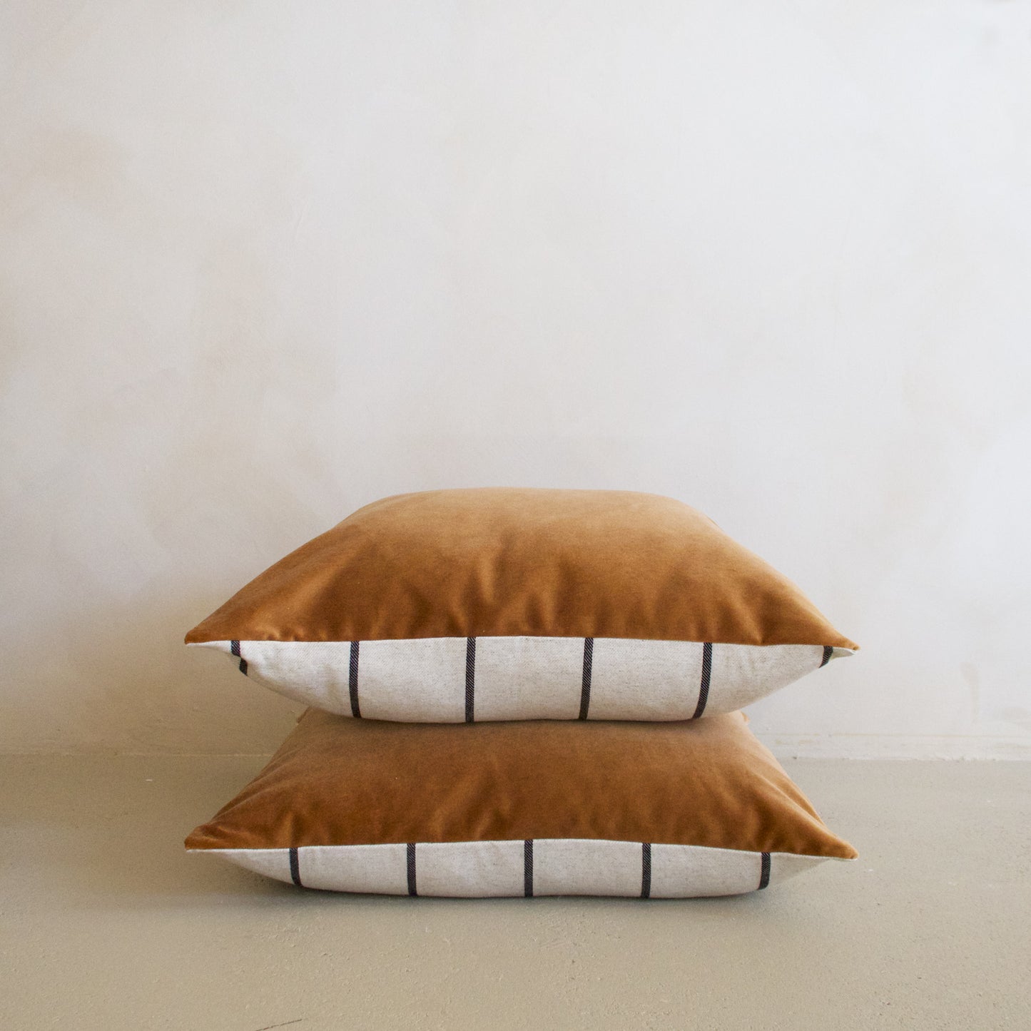 ‘Jo’ Cushion Amber 60x60