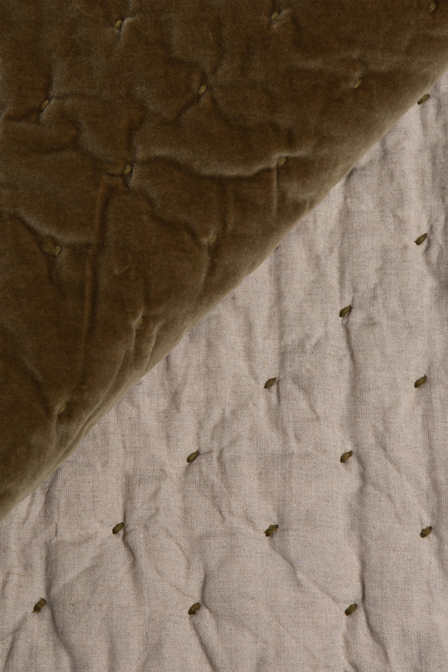Velvet Linen Throw Green Bark 140x220