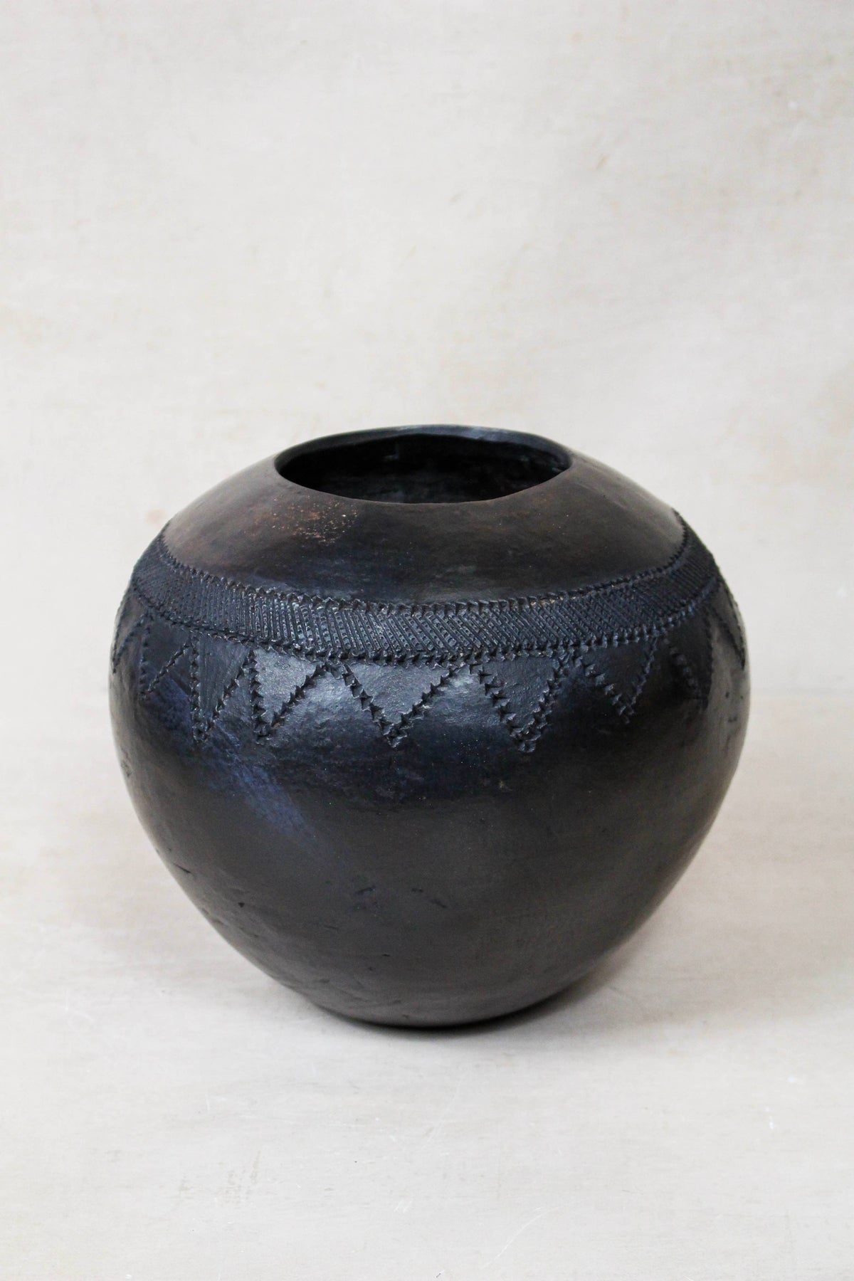 Zulu Pot Medium – Triangle Pattern in Black