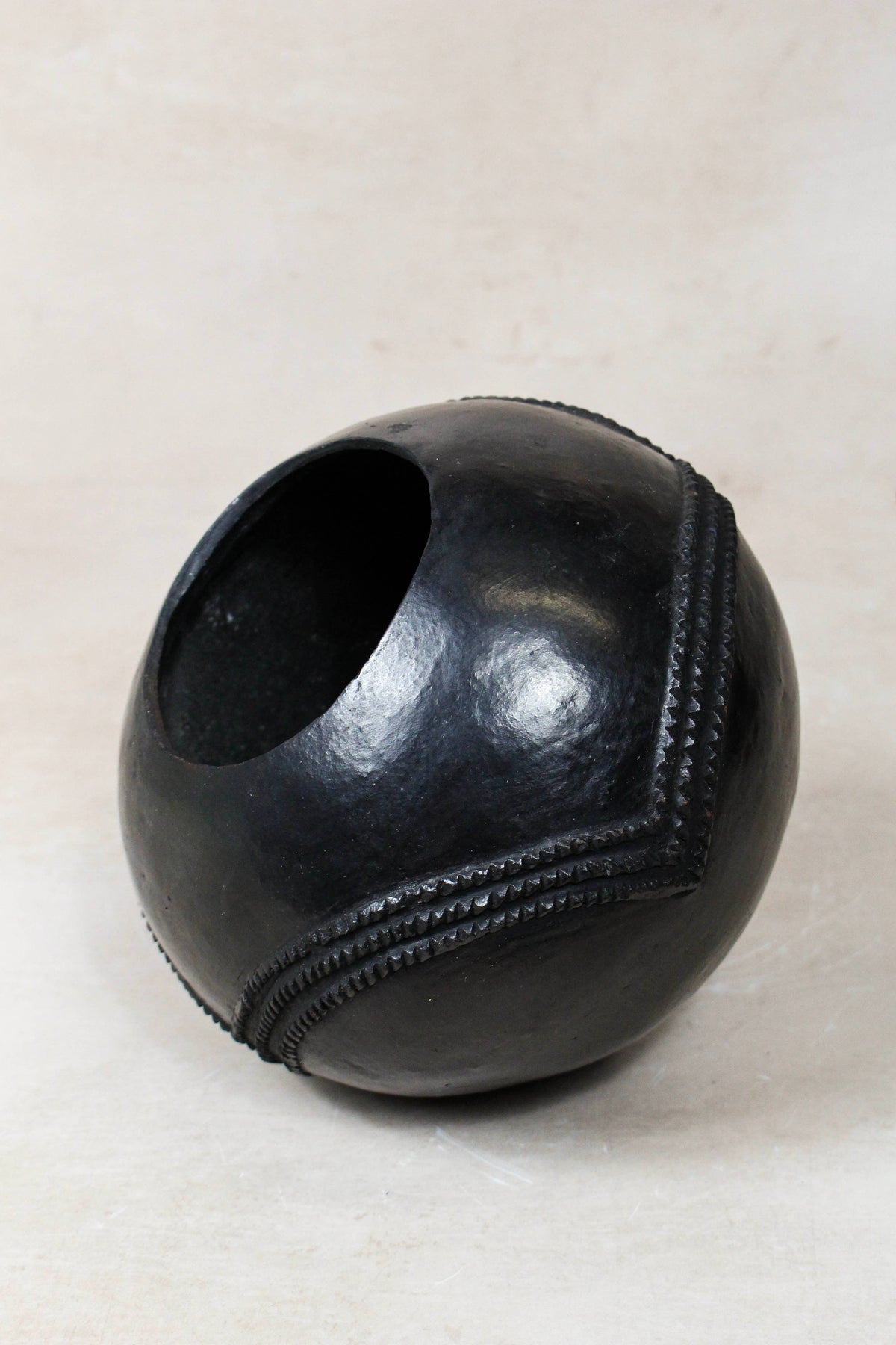 Zulu Pot Small – Raised Zigzag Pattern in Black