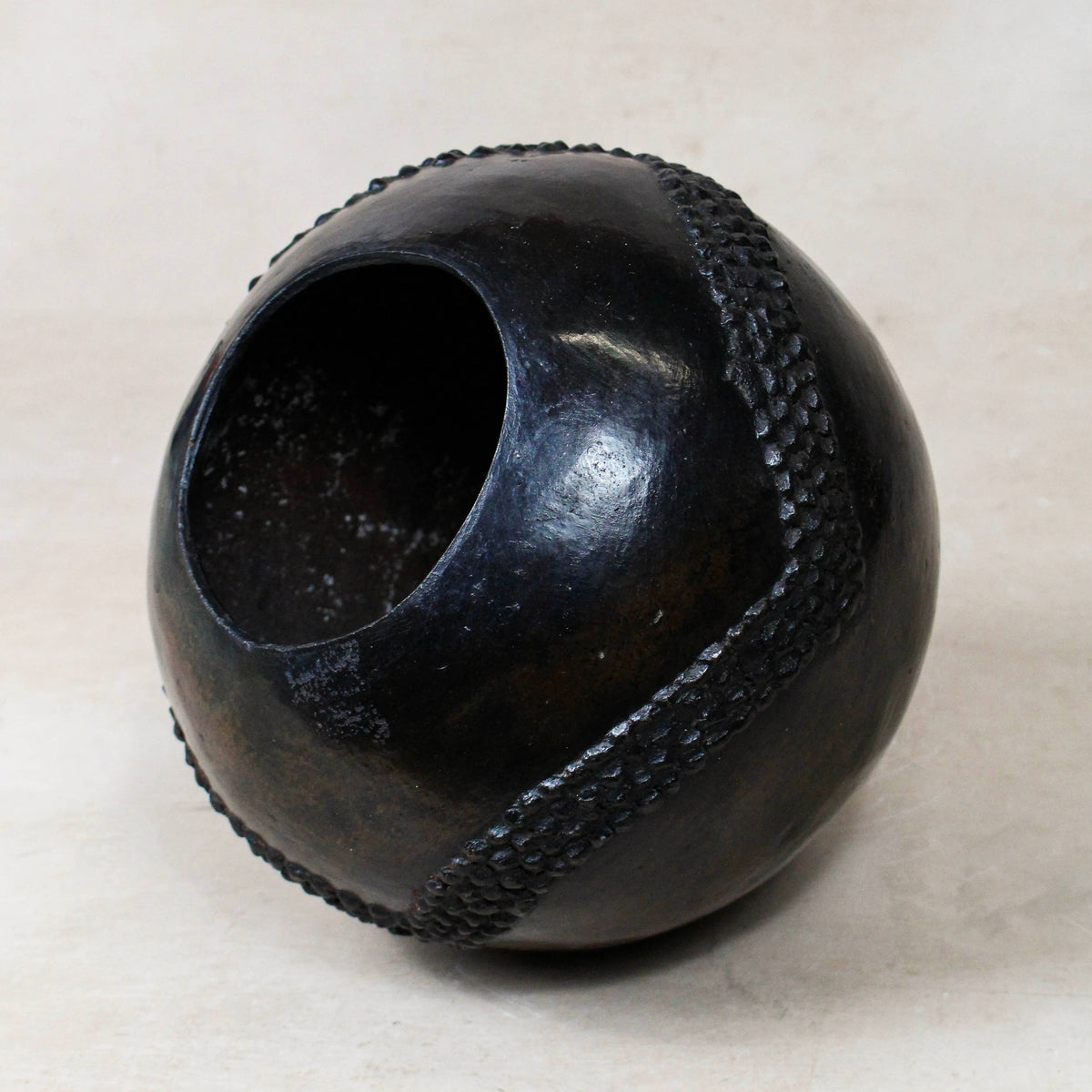 Zulu Pot Medium – Zigzag Pattern in Black