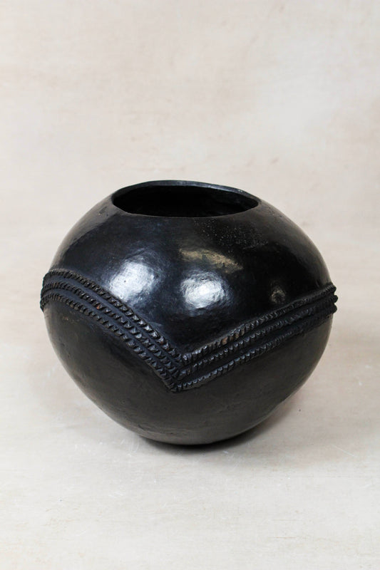 Zulu Pot Small – Raised Zigzag Pattern in Black