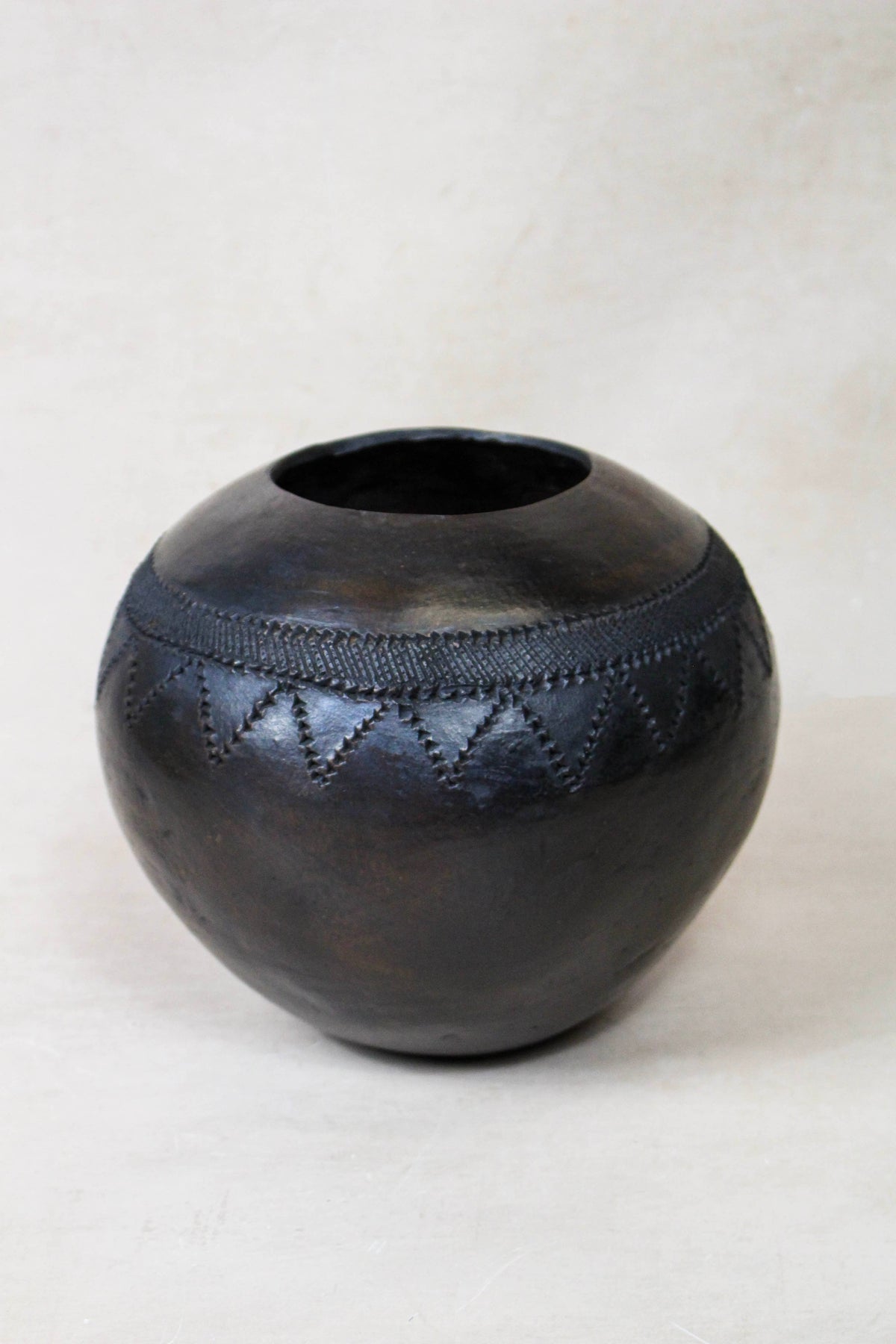 Zulu Pot Medium – Triangle Pattern in Black