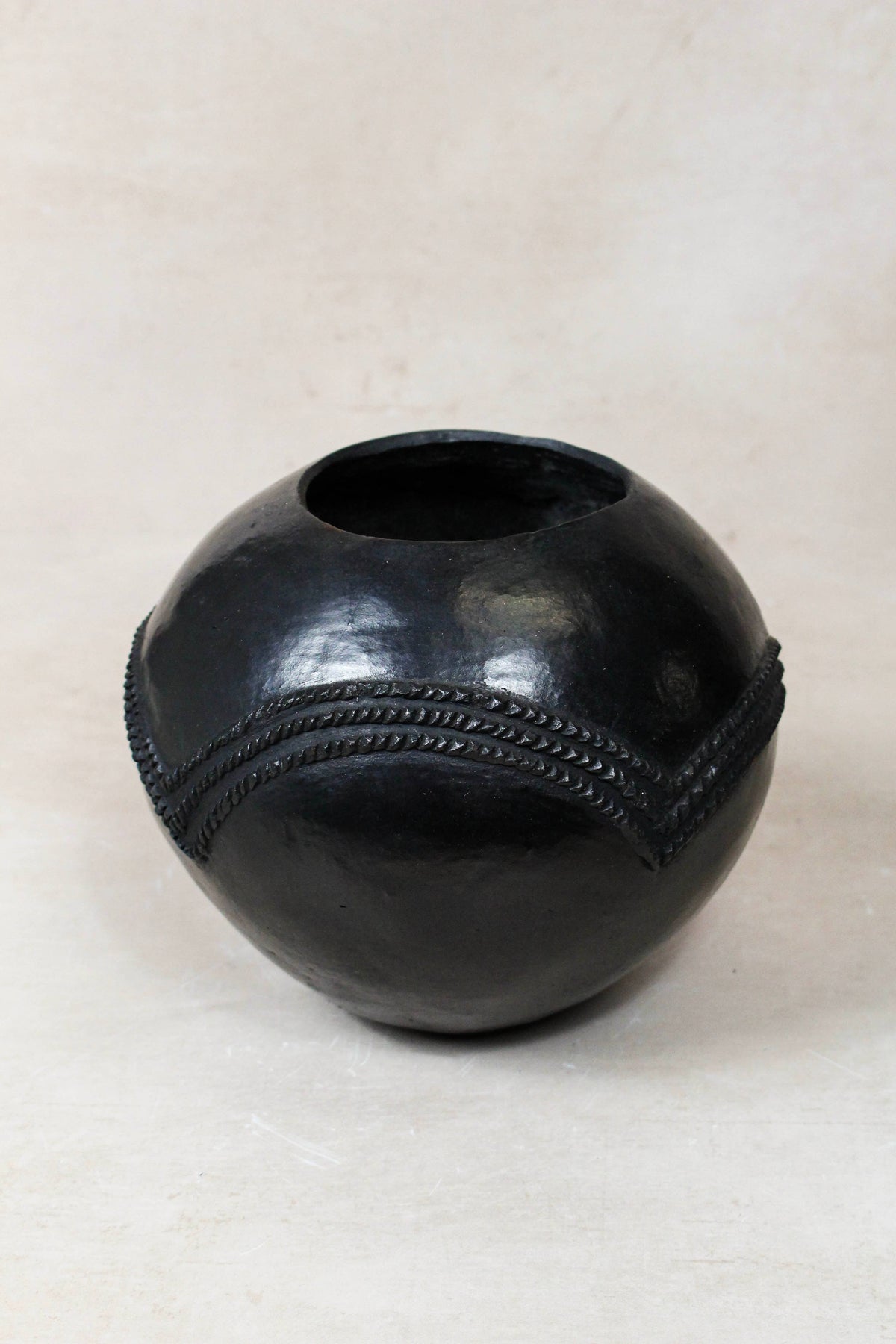 Zulu Pot Small – Raised Zigzag Pattern in Black