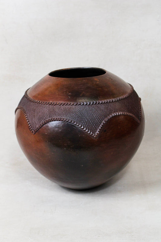 Zulu Pot Extra Large – Scalloped Band in Brown