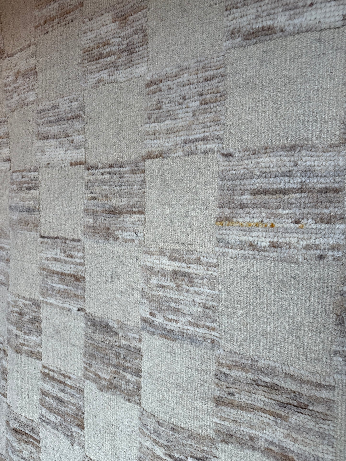 Beige checkerboard rug 254x317