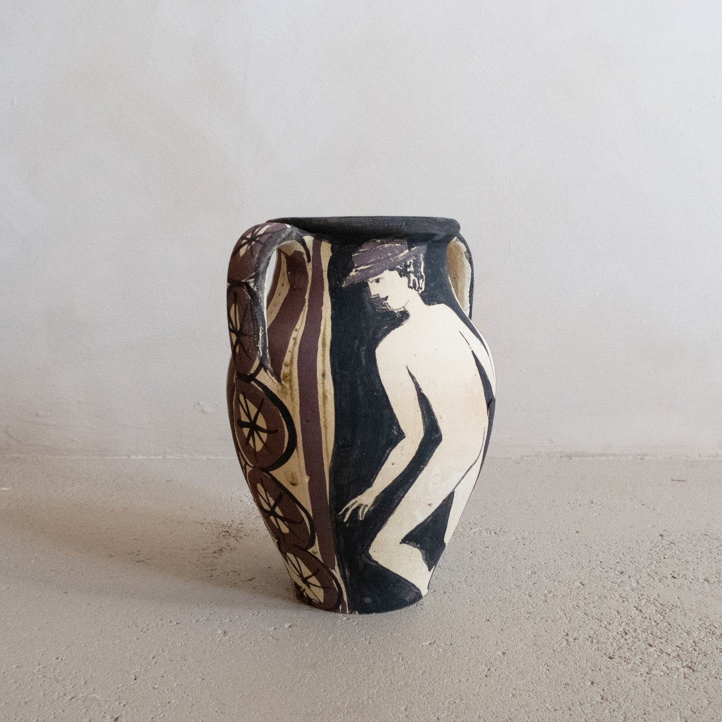 Studio 9 Living x Yolande Beer Terracotta Pot 1