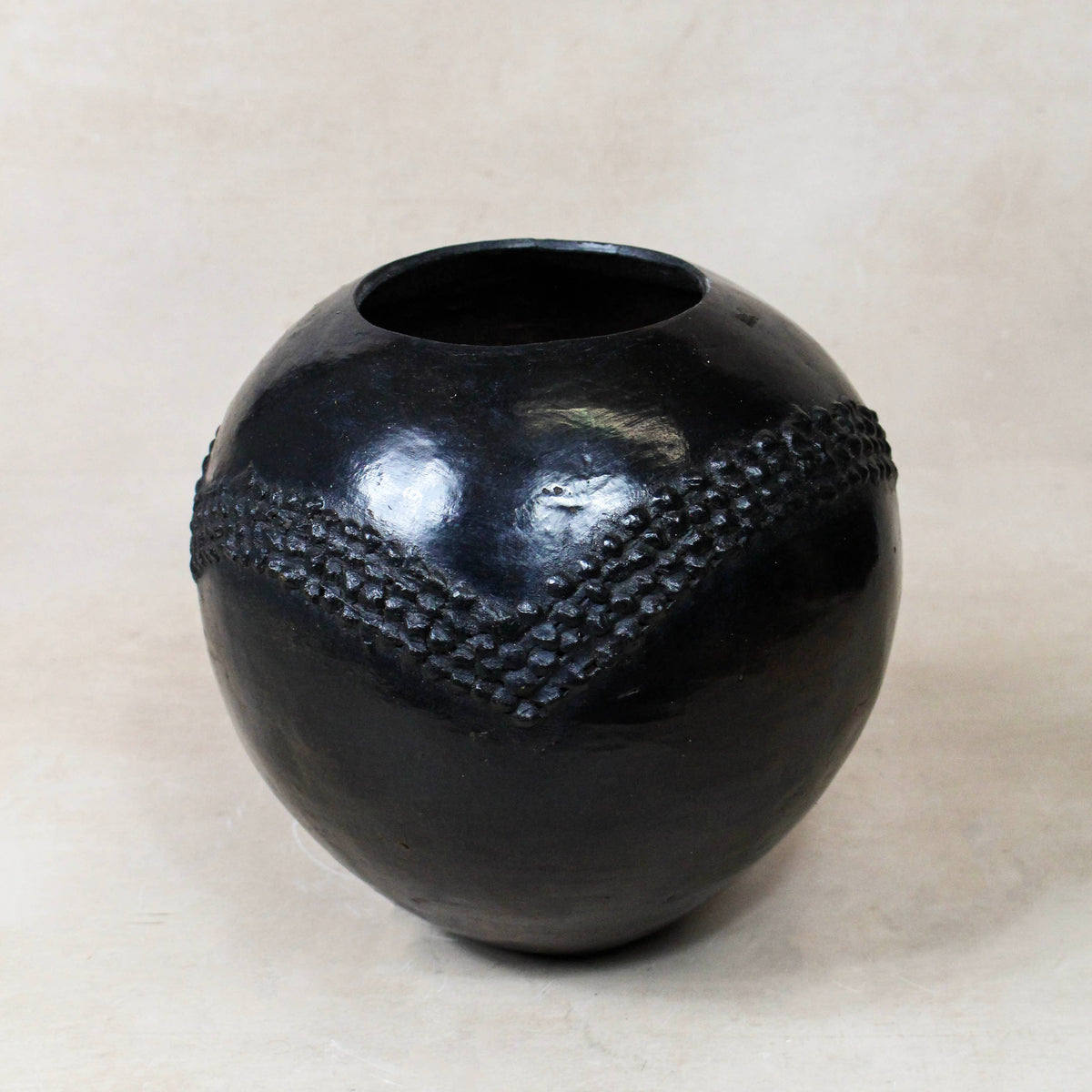 Zulu Pot Medium – Zigzag Pattern in Black
