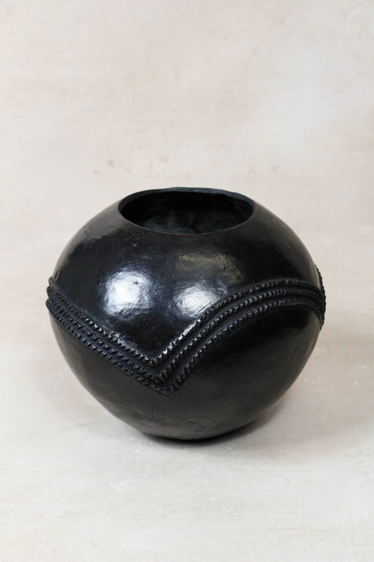 Zulu Pot Small – Raised Zigzag Pattern in Black