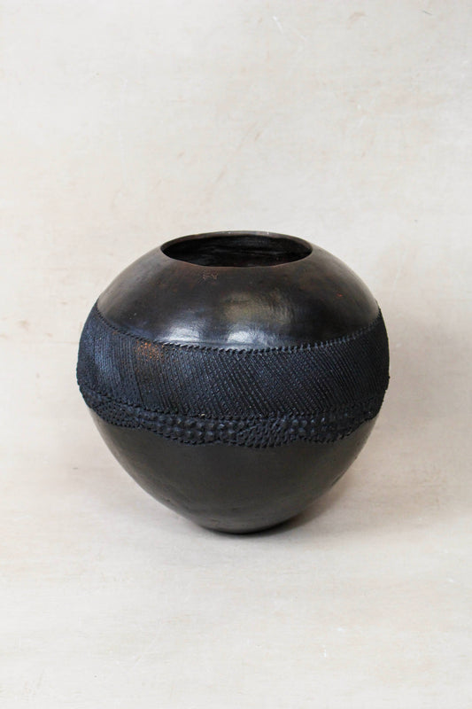 Zulu Pot Medium – Textured Band in Dark Brown/Black