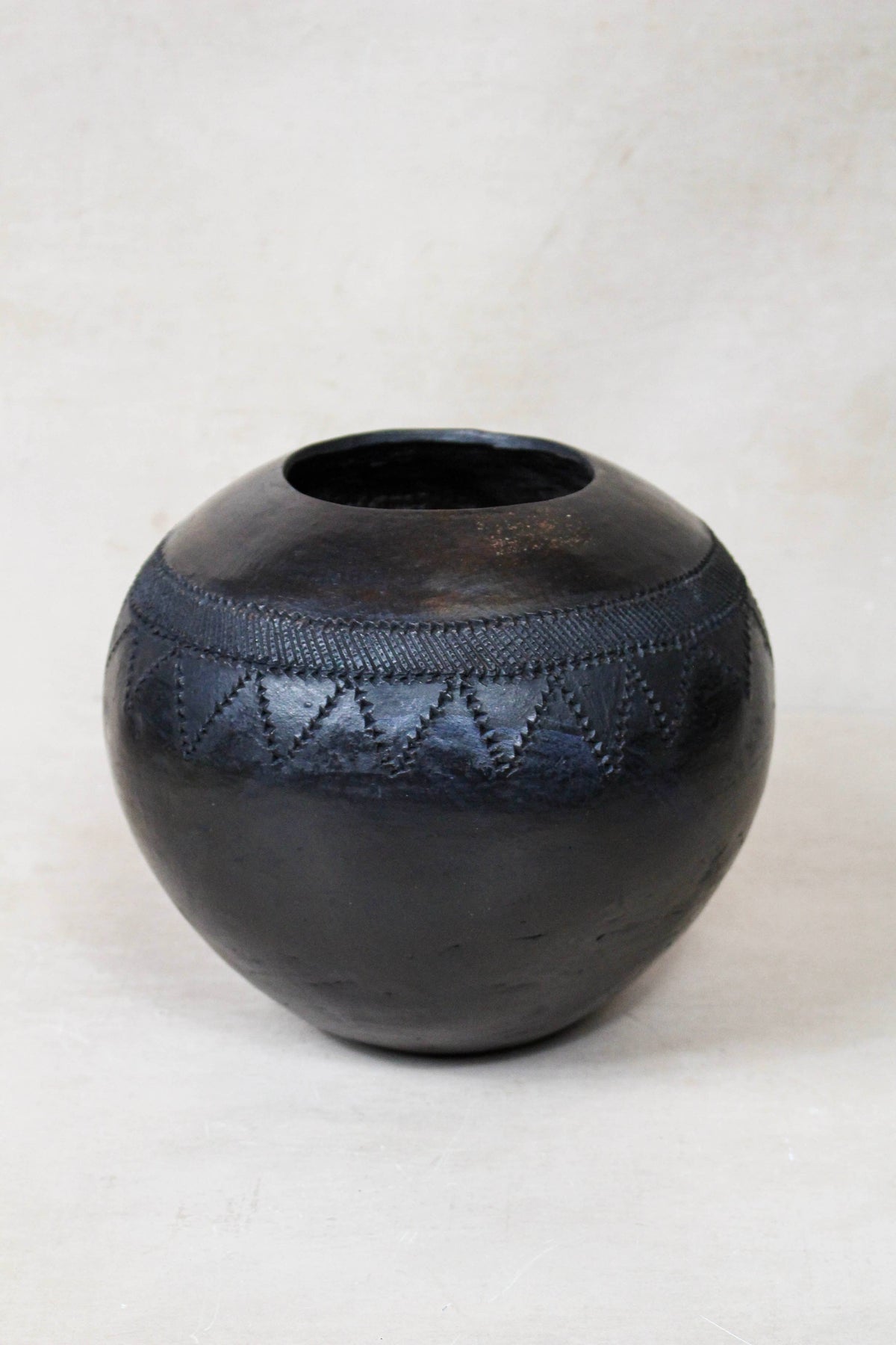 Zulu Pot Medium – Triangle Pattern in Black